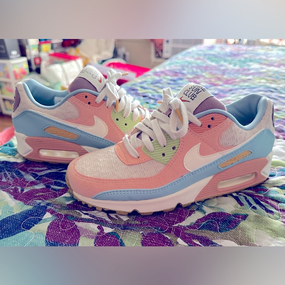 Nike Air Max 90 SE 'Sun Club
Multicolored' Running Shoes DJ9997-
100 Women's 7.5